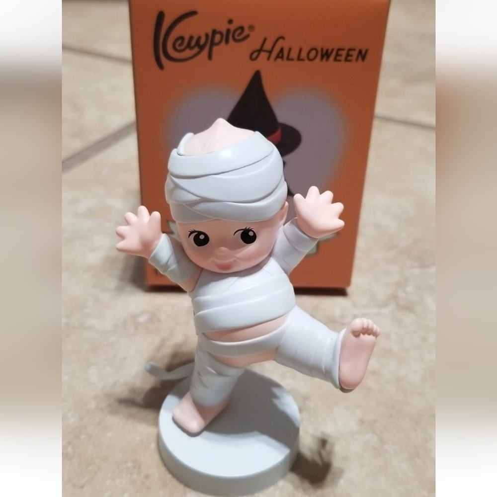 Smoko x Kewpie Halloween: Mummy Kewpie Figure